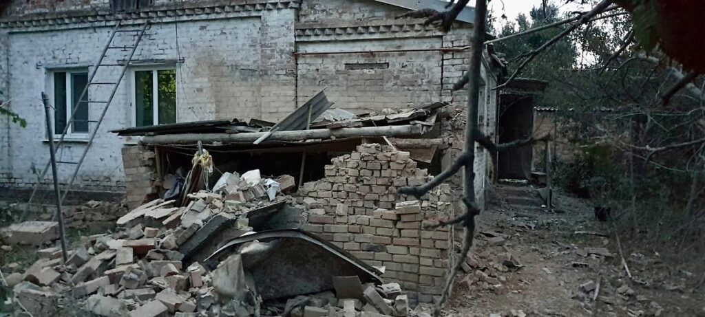 Пошкоджено 20 будинків, автівки та лінії електропередач: росіяни обстріляли Нікополь