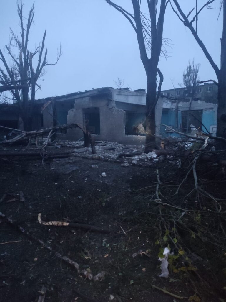 Били зі “Смерчів” та С-300, є загиблі та поранені: росіяни обстріляли Донеччину