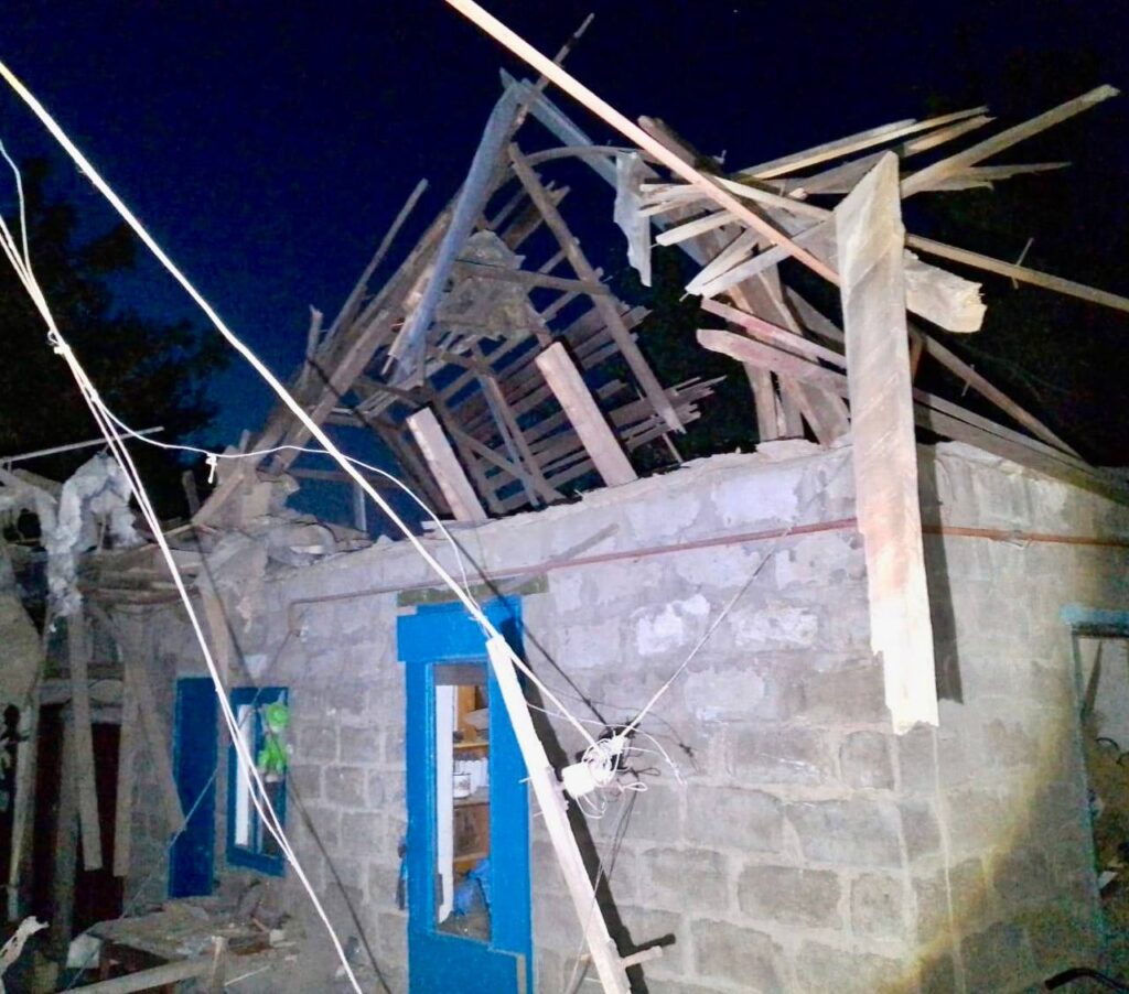 Понад 40 “прильотів” з важкої артилерії та “Градів”: окупанти обстріляли дві громади Дніпропетровщини