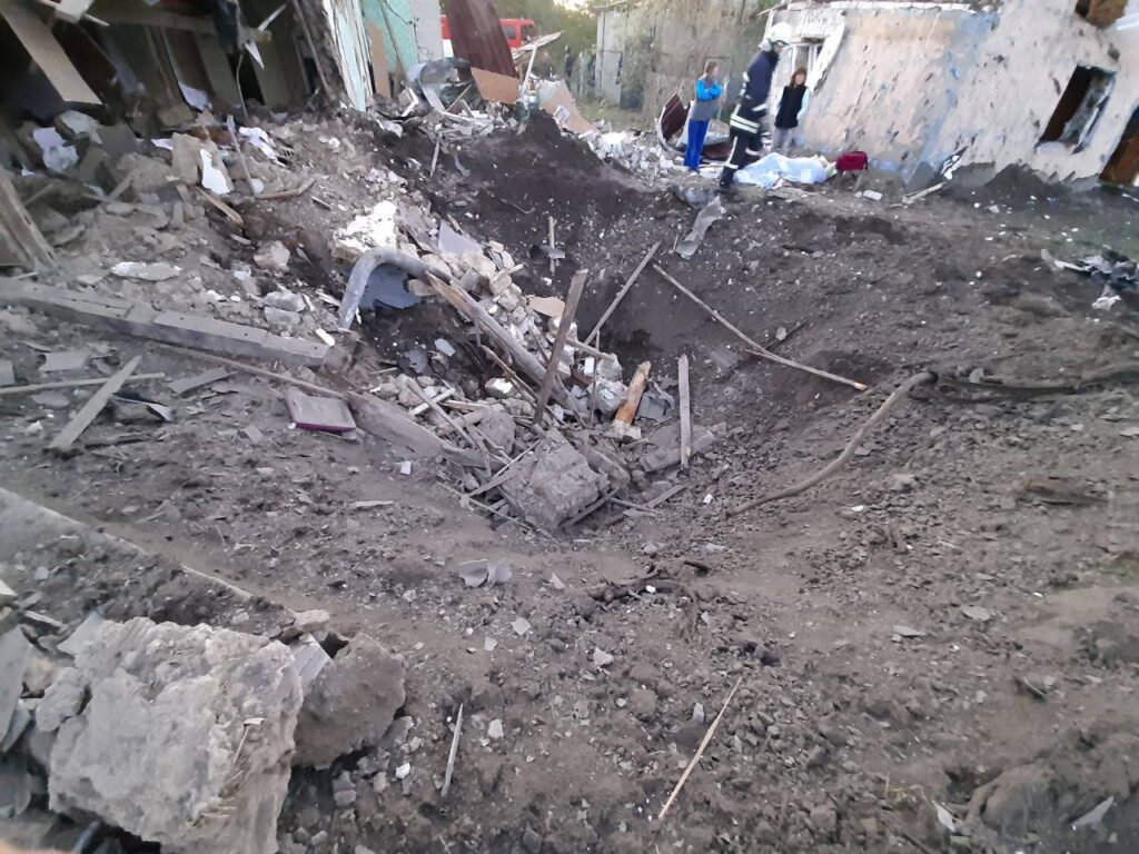 Двічі за ніч: росіяни обстріляли Запоріжжя та селище в області