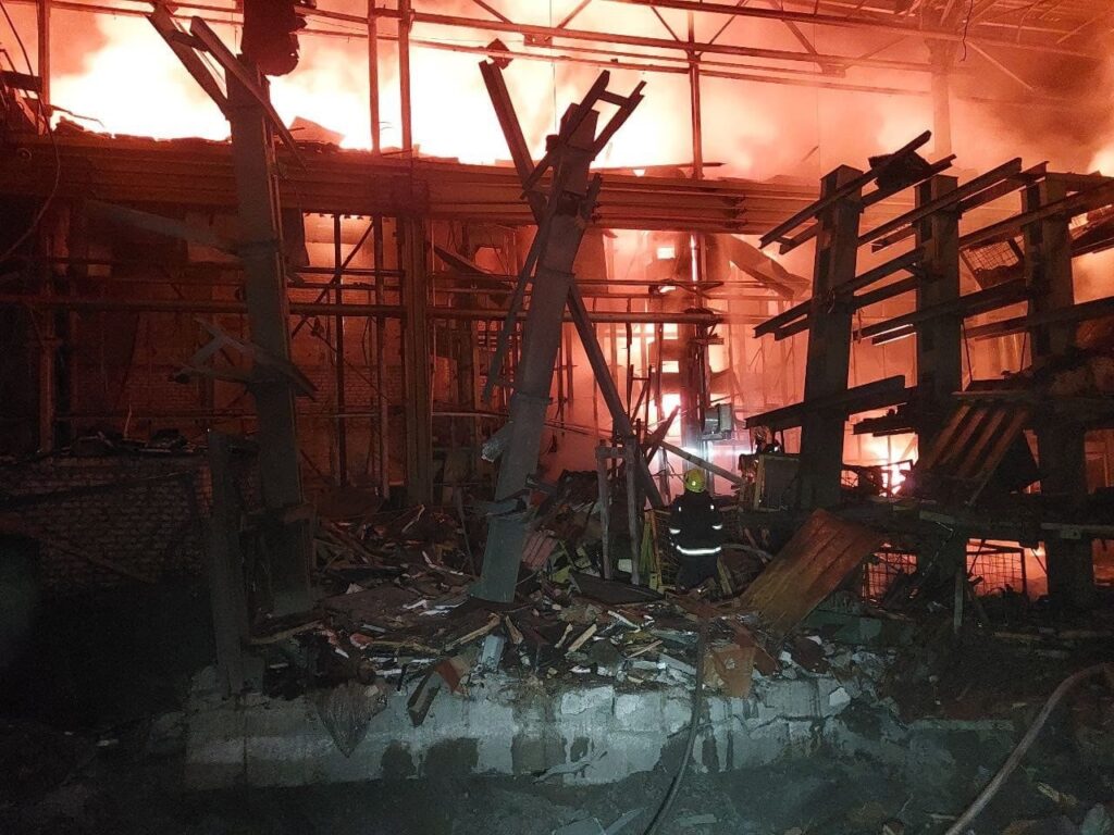 Пошкодили підприємство та школу мистецтв: росіяни обстріляли Донеччину з РСЗВ та касетними боєприпасами