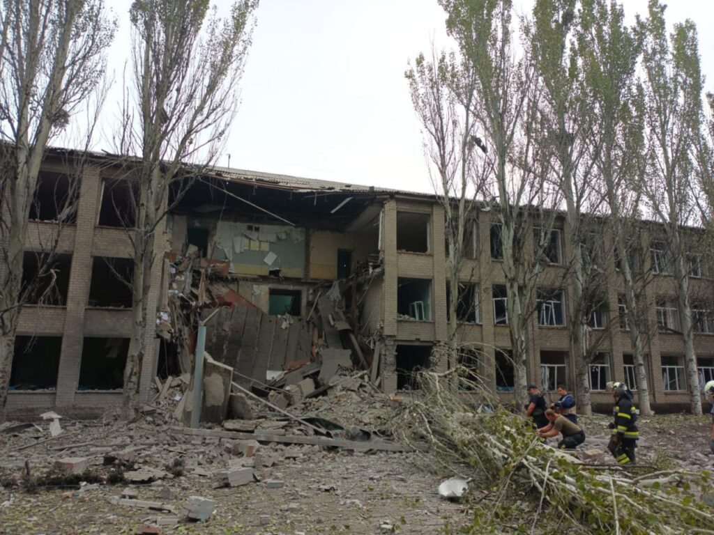 Вдарили ракетами С-300, є загиблі та поранені: окупанти обстріляли дев’ять населених пунктів Донеччини