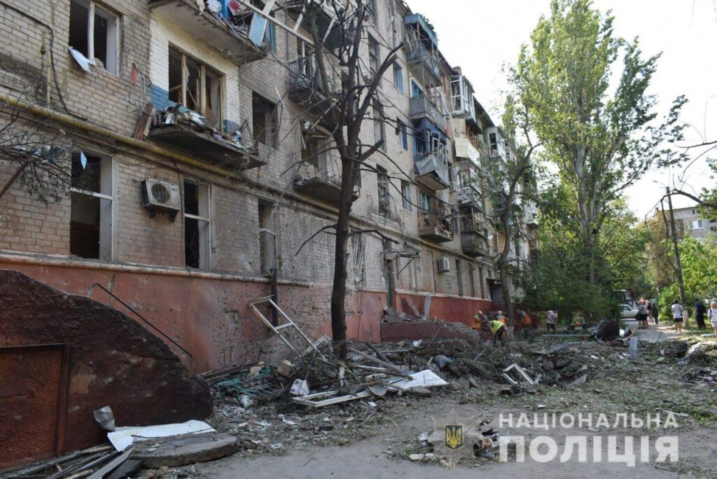 Били з артилерії, “Градів” та “Ураганів”, є постраждалі: росіяни обстріляли 13 населених пунктів Донеччини