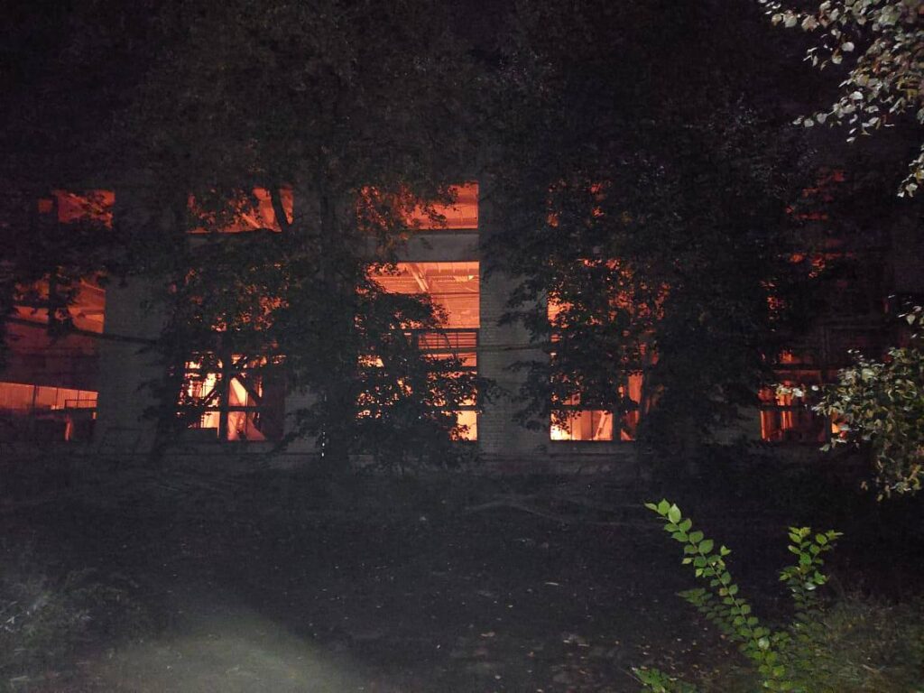 Росіяни відкривали вогонь по Харкову: горіло підприємство