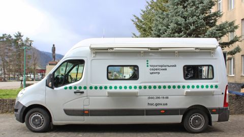 На звільнених територіях Харківщини запрацювали мобільні сервісні центри МВС