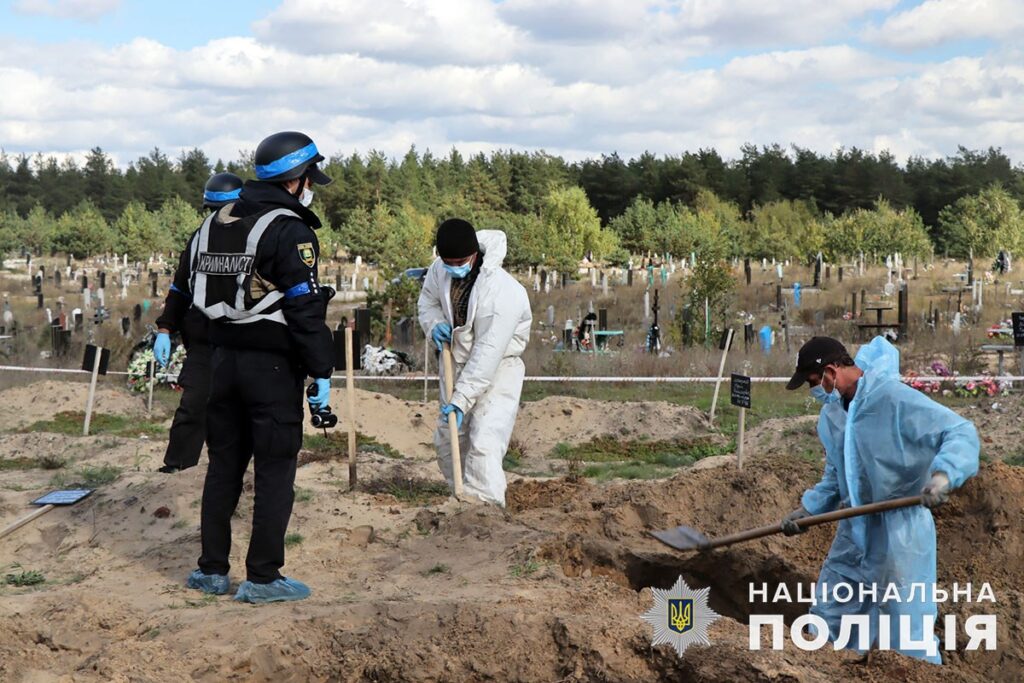 У Лимані на Донеччині завершено ексгумацію тіл на місці масового поховання – Нацполіція