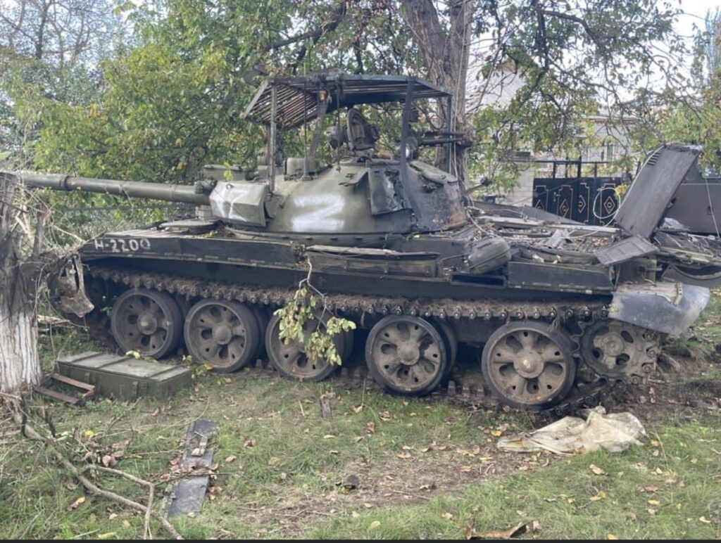 ЗСУ під час наступу на Херсонщині знищили російський танк з “мангалом” на башті: курйозне фото