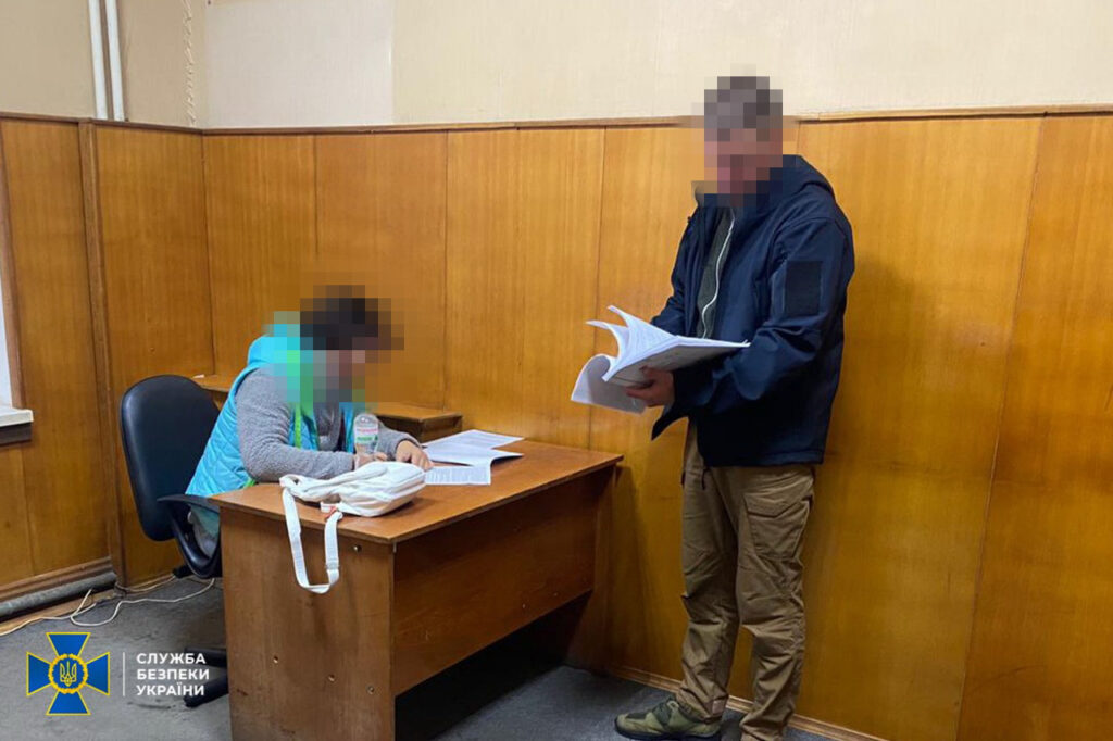 Передавала дані про переміщення техніки та авіації ЗСУ на півдні: СБУ затримала колаборантку у Миколаєві