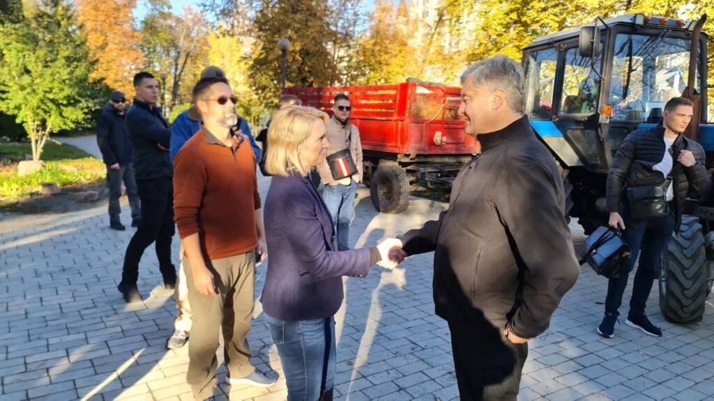 Порошенко обговорив з Амбасадоркою США Брінк збільшення надання Україні зброї та підтримки