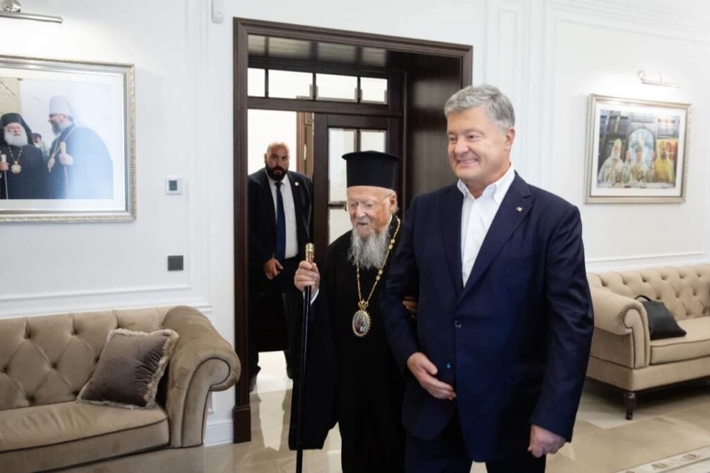 Чувствуем духовную поддержку и любовь: Порошенко поздравил Патриарха Варфоломея
