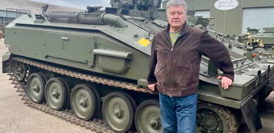 Порошенко купив у Британії партію бронемашин Spartan для десантно-штурмового батальйону
