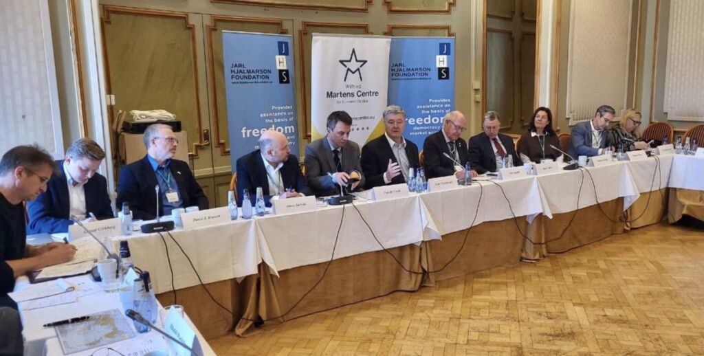 Зараз Україна є «парасолькою» для НАТО: Порошенко у Вісбі закликав Альянс почати переговори про вступ