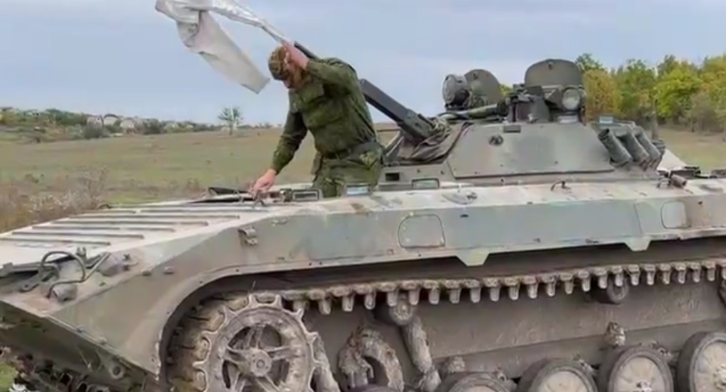 На півдні троє окупантів здалися в полон та передали ЗСУ бронемашину