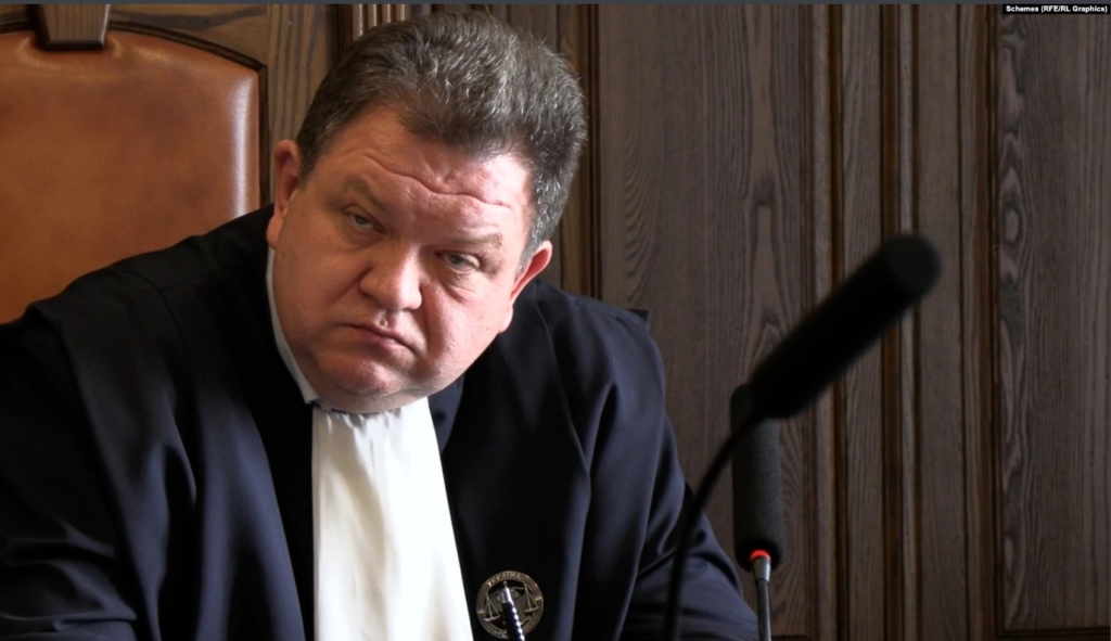 Забракло голосів: у Верховному Суді не змогли звільнити суддю, який має російський паспорт