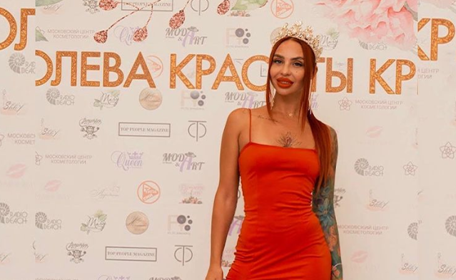 Штраф і арешт за дискредитацію армії: “Місіс Крим-2022” та її подругу покарали за виконання “Червоної калини”