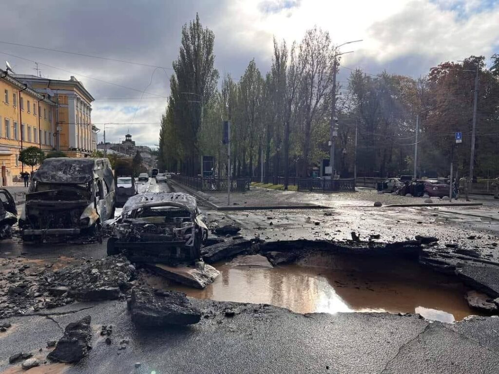 Россия нанесла ракетные удары по Киеву, есть погибшие и раненые: фото и видео