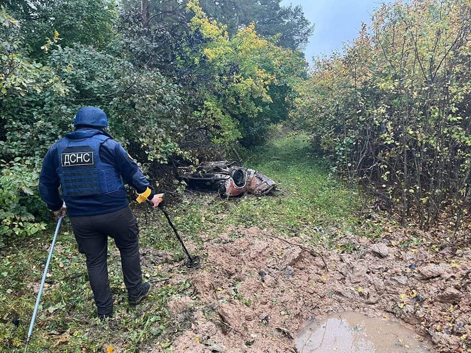 На Чернігівщині автівка з чотирма цивільними наїхала на міну: усі загинули