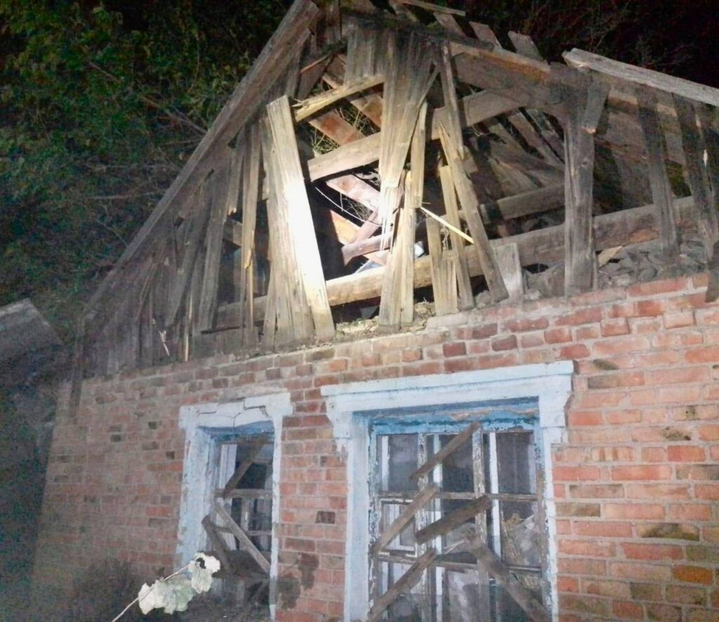 Росіяни всю ніч гатили з “Градів” по Нікопольському району: є поранений
