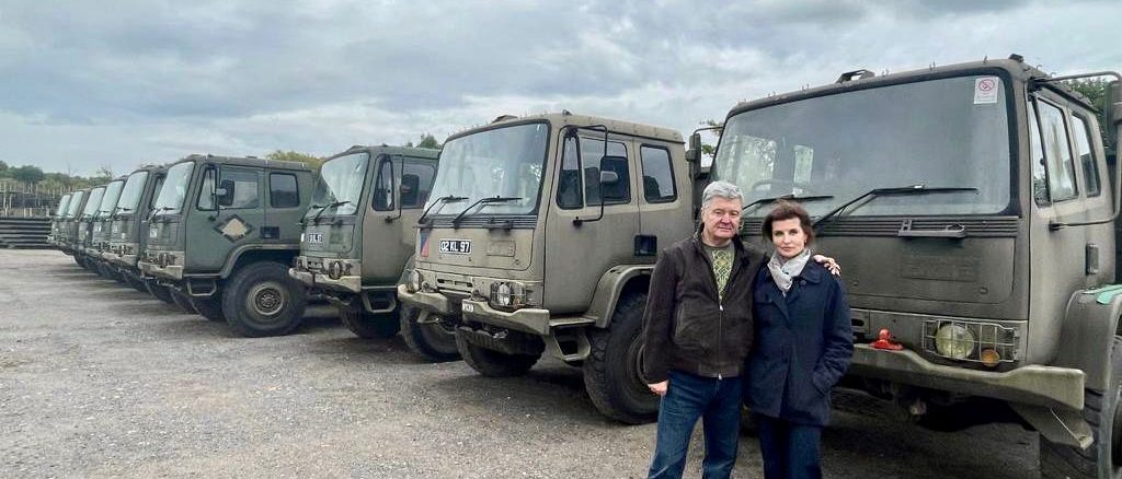 «Надо быстрее доставить их в Украину»: Порошенко из Великобритании отправил очередную партию грузовиков для ВСУ