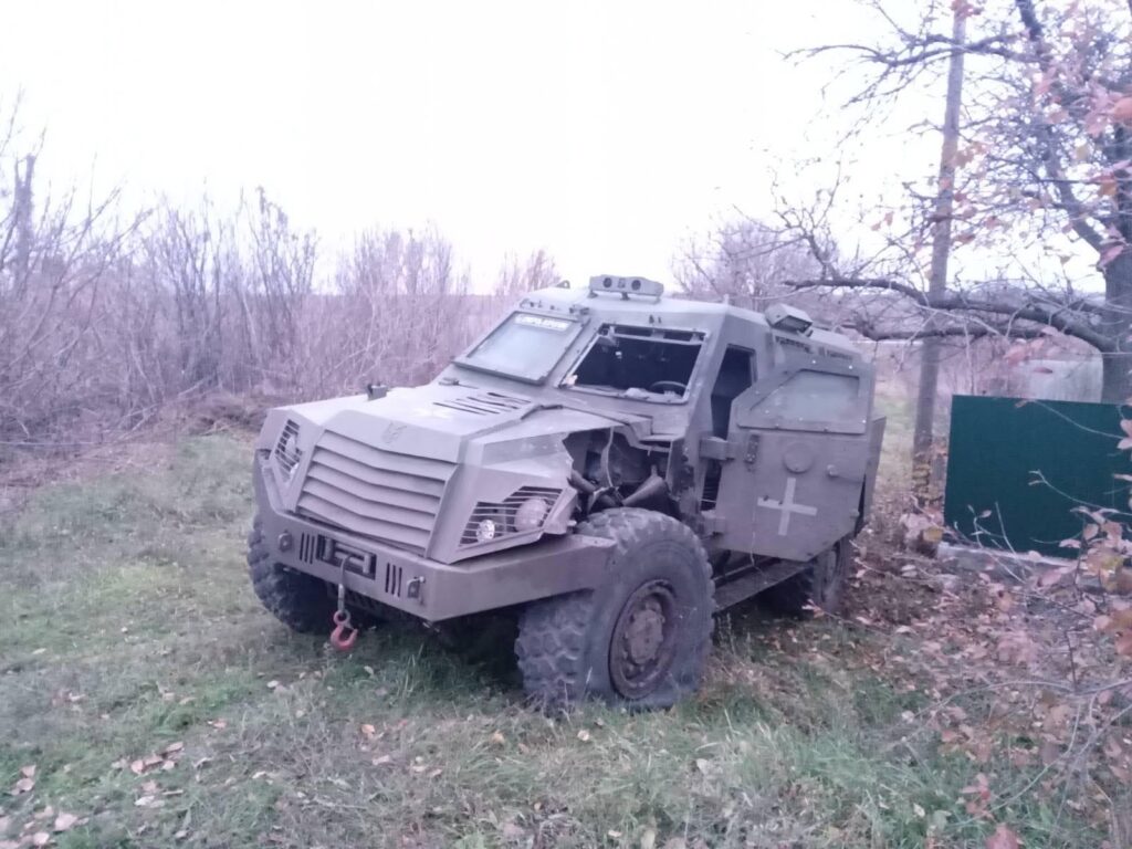 Витримала пряме попадання ворожої міни: Порошенко показав бронемашину SHIELD, яка врятувала українських десантників