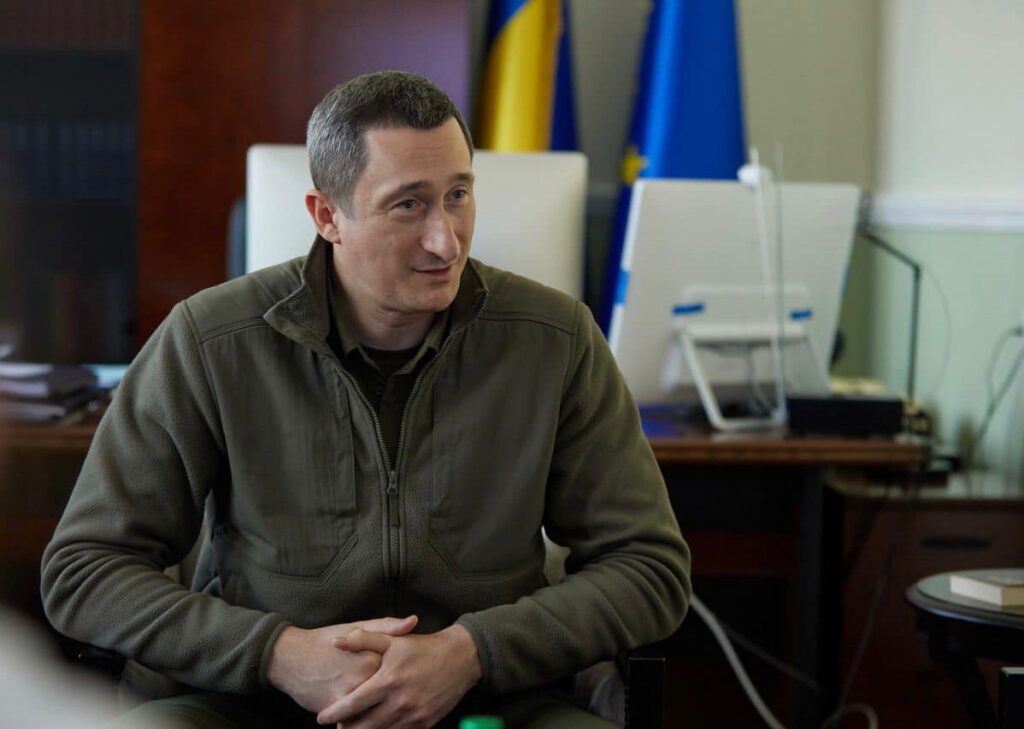 Родина міністра Чернишова виїхала за кордон – ЗМІ
