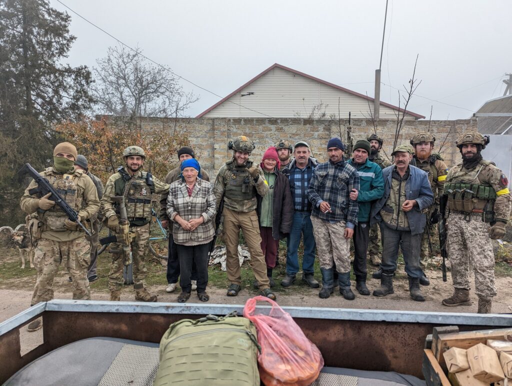 Чекали наших, і вони прийшли: Порошенко показав емоційне відео, як зустрічають українських воїнів на звільнених землях Півдня