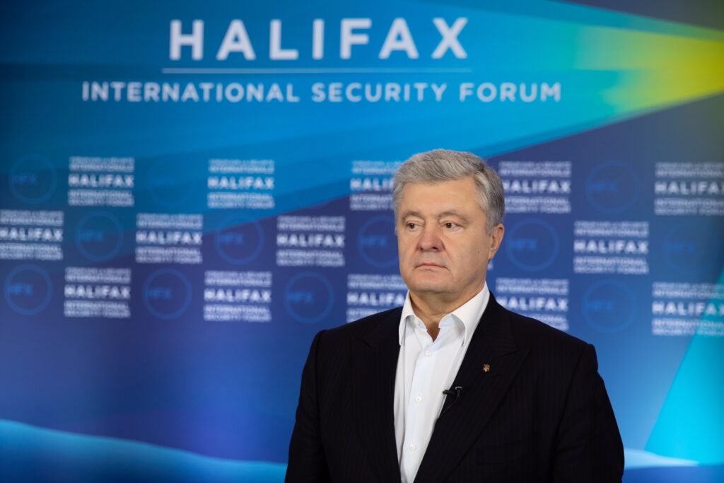 Порошенко з Галіфакса летить у Вашингтон: маємо зміцнювати підтримку України