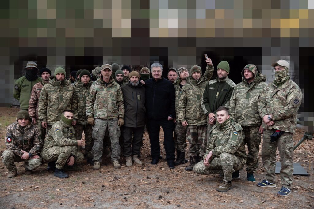 Порошенко передав до Навчального Центру Української добровольчої армії тренажер для навчання операторів ПЗРК