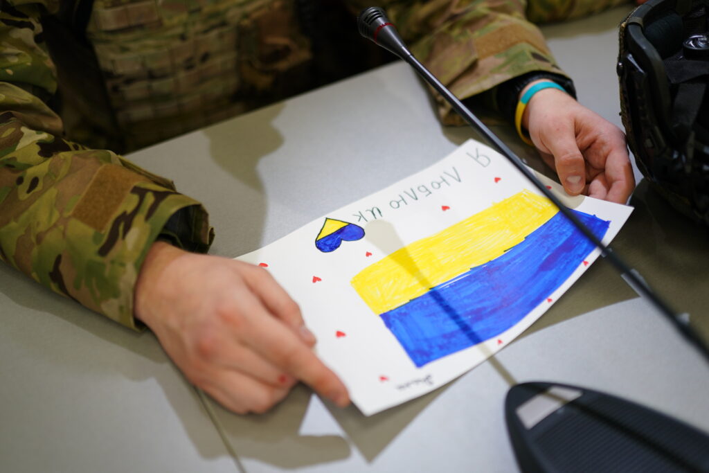 Українські розвідники отримали понад 1500 дитячих “малюнків для героїв”