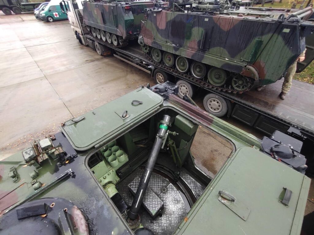 Україна отримала нову партію бронетранспортерів від Литви