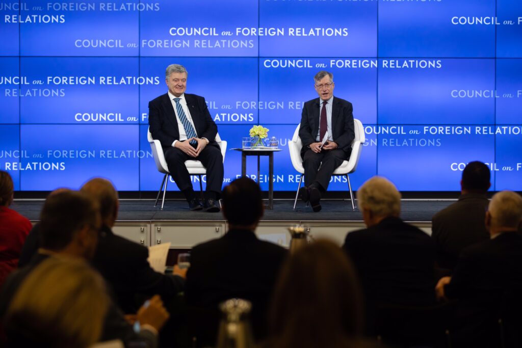 Порошенко у Вашингтоні: не дозвіл, а запрошення України у НАТО – це інвестиція у вашу безпеку