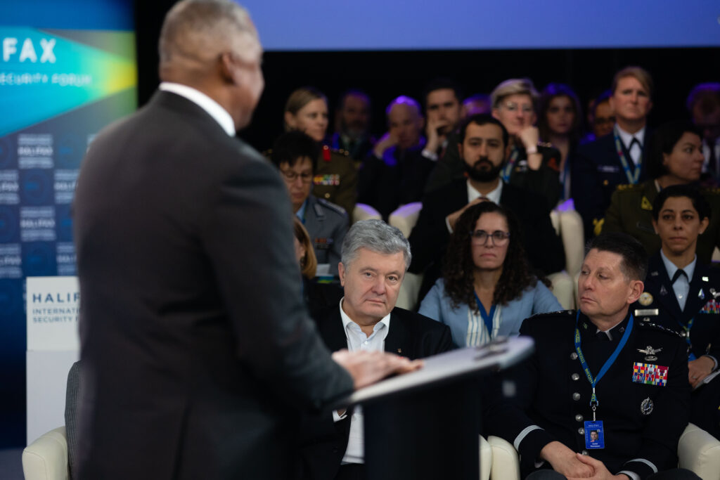 Порошенко у Галіфаксі пояснив Ллойду Остіну, чому Україна має бути членом НАТО