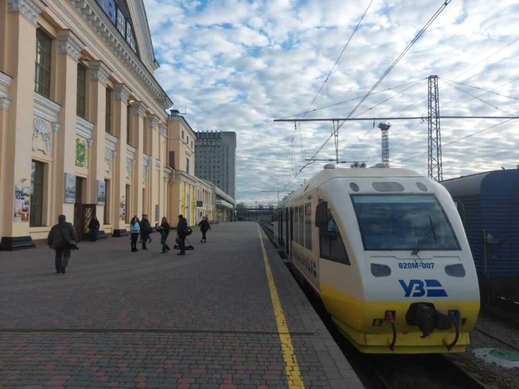 “Укрзалізниця” запустила рейковий автобус до Куп’янська: графік руху