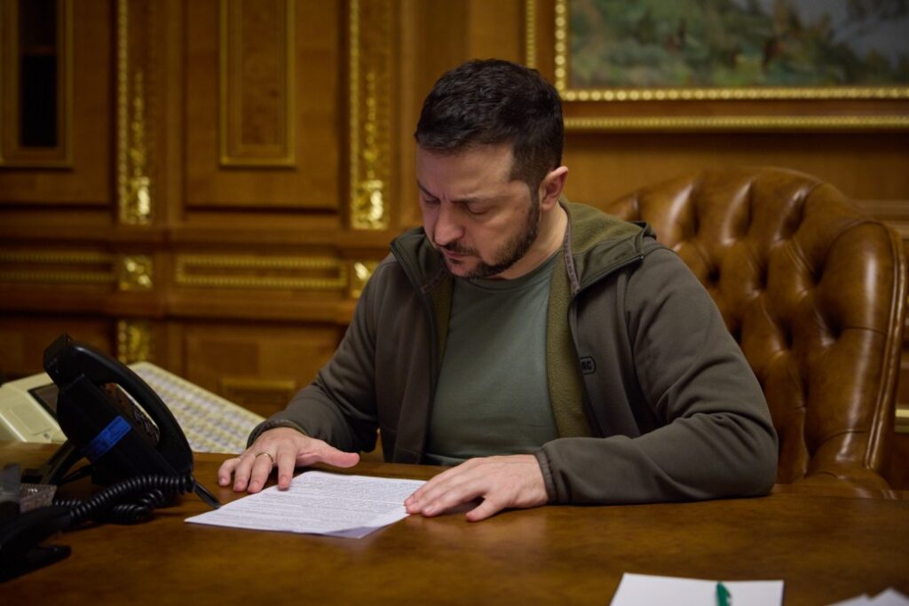 Зеленський ще у січні наказав відправити на фронт 154 військкомів, однак Офіс президента не виконав вказівку — ЗМІ