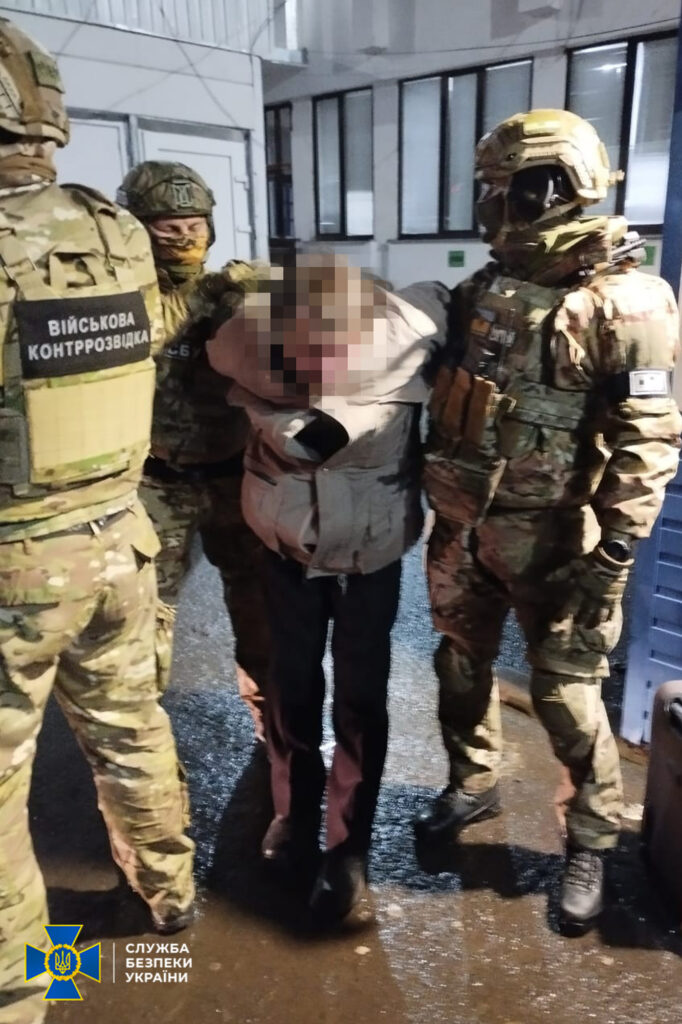 Хотів передати РФ дані про співробітників СБУ, ЗСУ, ГУР та “Азову”: служба безпеки затримала експрацівника МВС України