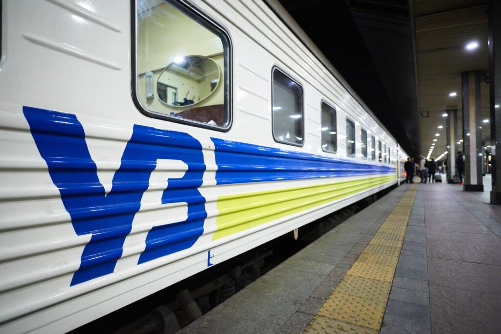 “Укрзалізниця” відновлює пасажирське сполучення з Миколаєвом: перший потяг вирушить туди вже сьогодні