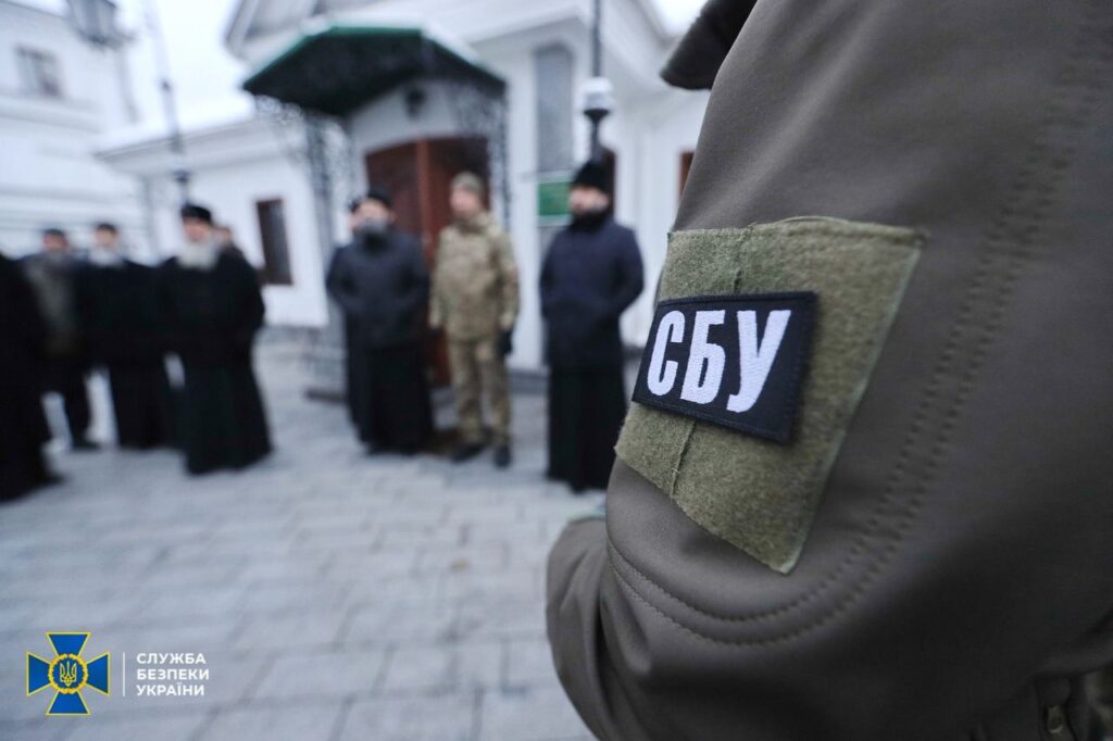 СБУ проводить обшуки в Києво-Печерській лаврі: шукають зброю та диверсантів