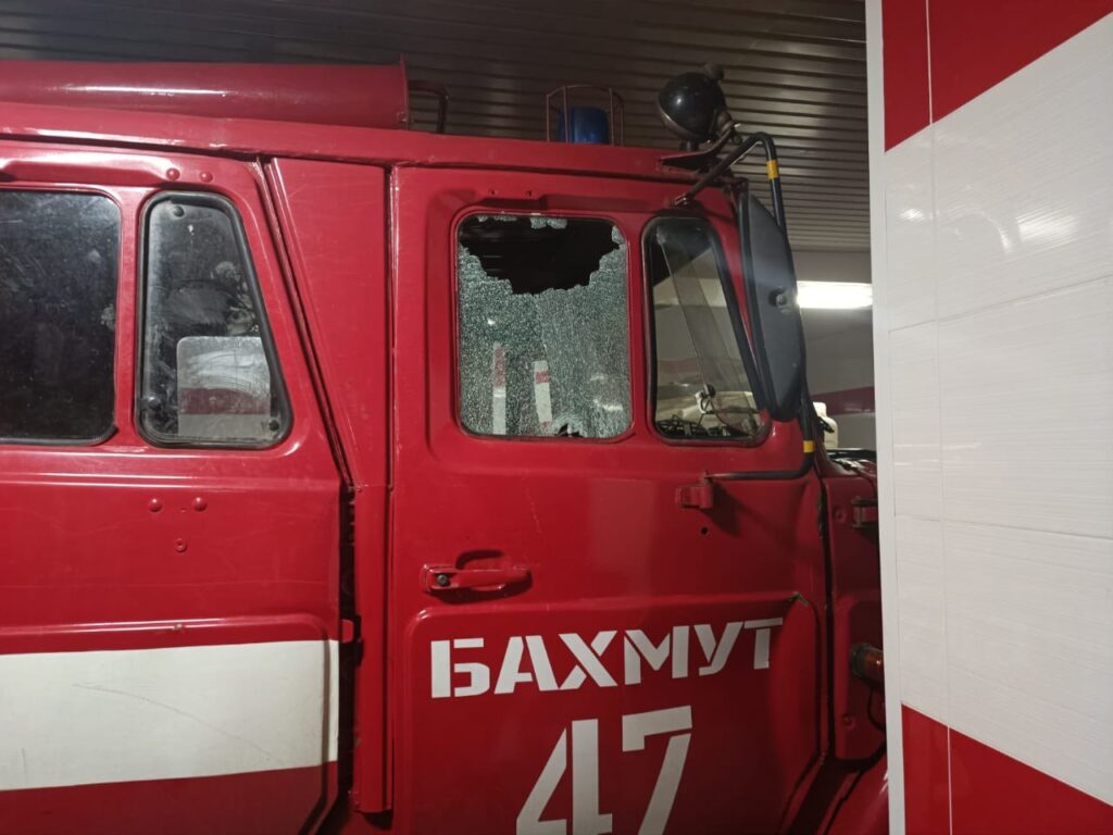 Російські окупанти обстріляли пожежно-рятувальну частину в Бахмуті: поранені троє людей