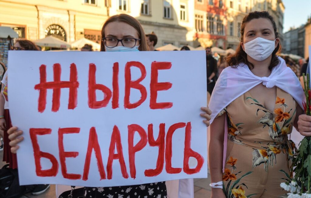 Режим Лукашенка прирівняв патріотичне гасло “Жыве Беларусь!” до “нацистської символіки”