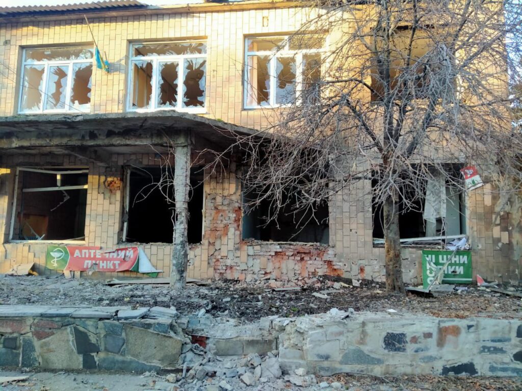 Війська РФ обстріляли пологовий будинок та лікарню у Торецьку на Донеччині: в ОВА показали наслідки удару