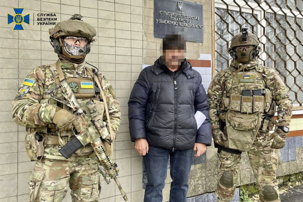 Вивозив українське зерно до РФ: СБУ затримала депутата на Харківщині, який допомагав окупаційній владі