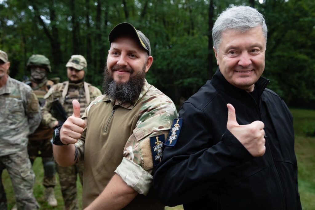 Пишаюся нашою командою, яка наближає перемогу – Порошенко подякував побратимам