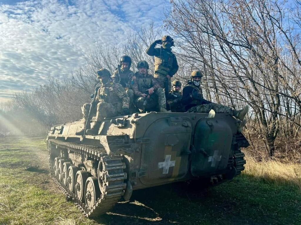 Герої України і кавалери орденів отримуватимуть щомісячні виплати: які суми