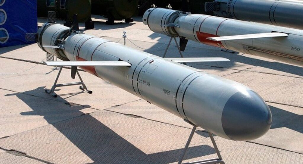 Росія вивела у Чорне море підводний човен з “Калібрами”