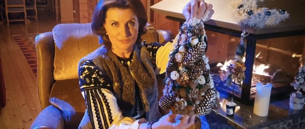 Ни один российский черт не испортит нам праздник: Марина Порошенко показала мастер-класс по изготовлению новогодней елки
