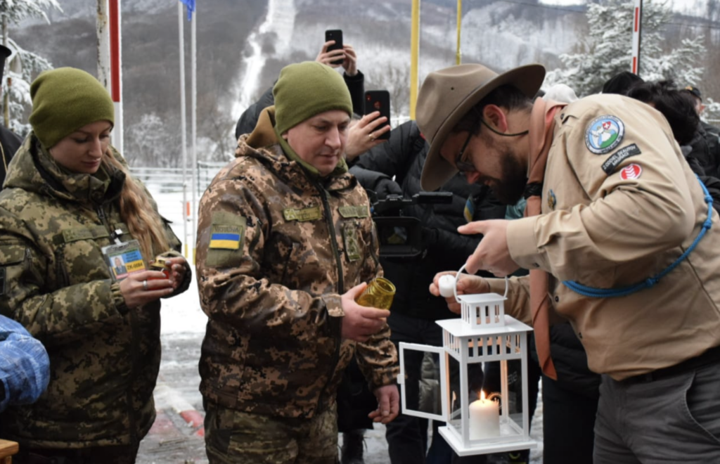 До України прибув Вифлеємський вогонь миру