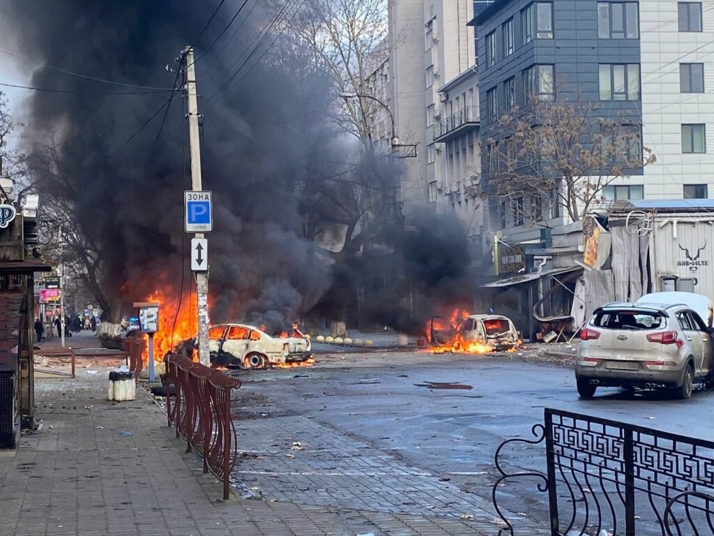 Россияне ударили по центру Херсона: по меньшей мере восемь человек погибли