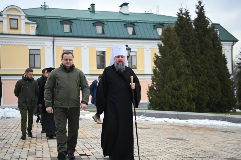 На Київщині “пункти незламності” організують на базі храмів ПЦУ