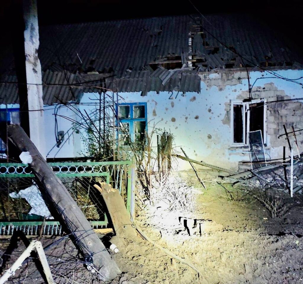Окупанти з “Градів” та важкої артилерії вдарили по Нікопольському району Дніпропетровщини