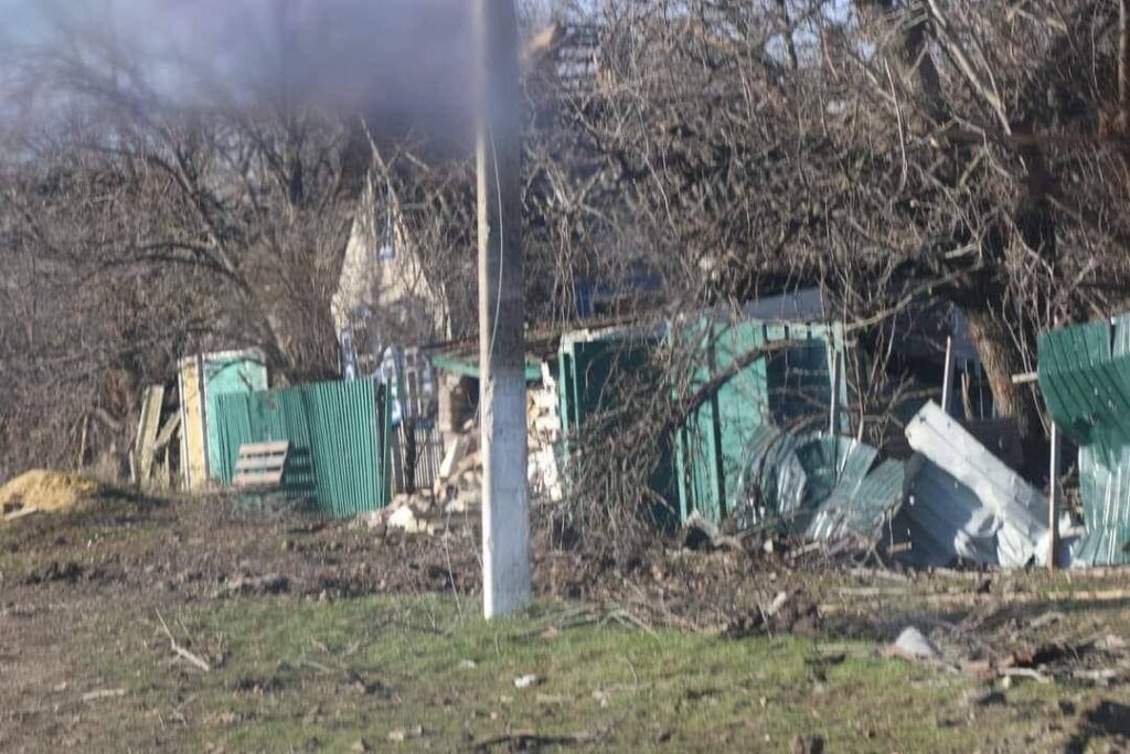Вирва глибиною дев’ять метрів: окупанти протягом тижня масовано обстрілюють звільнені населені пункти Луганщини